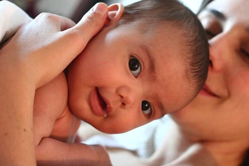 The first four weeks of breastfeeding are hard. Here are 10 tips to help you out!