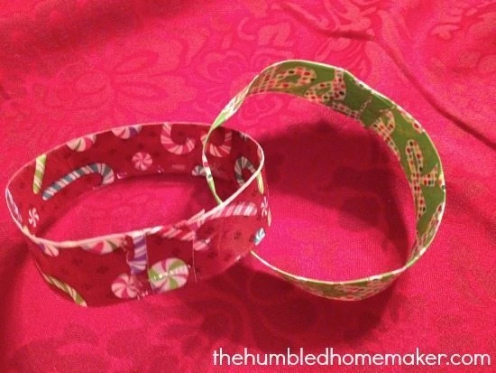 Christmas Chain made out of Duck Tape | thehumbledhomemaker.com