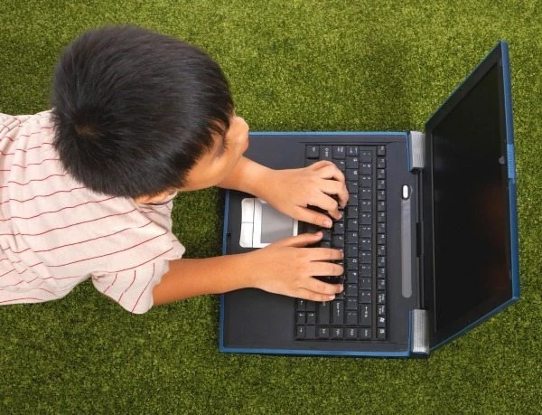 10 Ways to Protect Kids Online | The Humbled Homemaker
