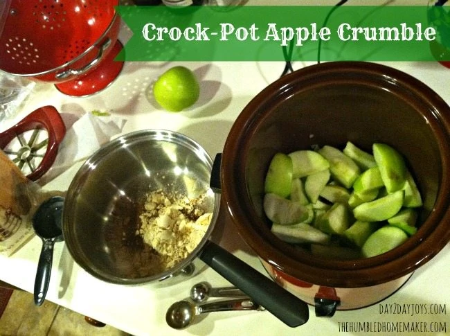 Easy Crock Pot Apple Crumble - TheHumbledHomemaker.com