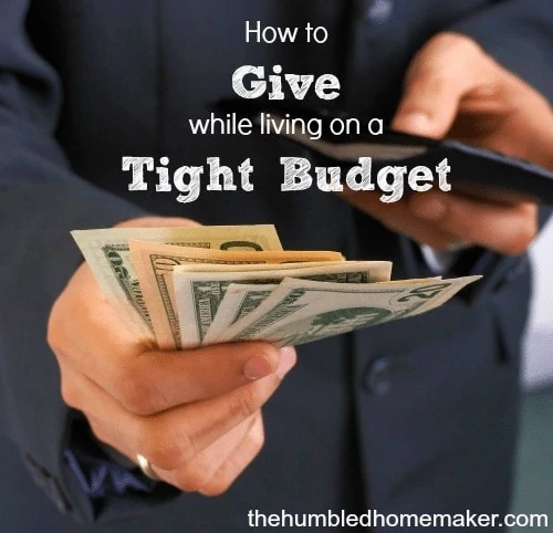 Check out these GREAT tips for how to give to others even if you're living on a tight budget--even on a low income! You don't want to miss these money-saving tips! 