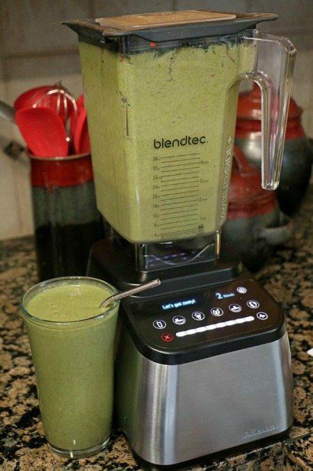 Making a Green Smoothie in the Blendtec