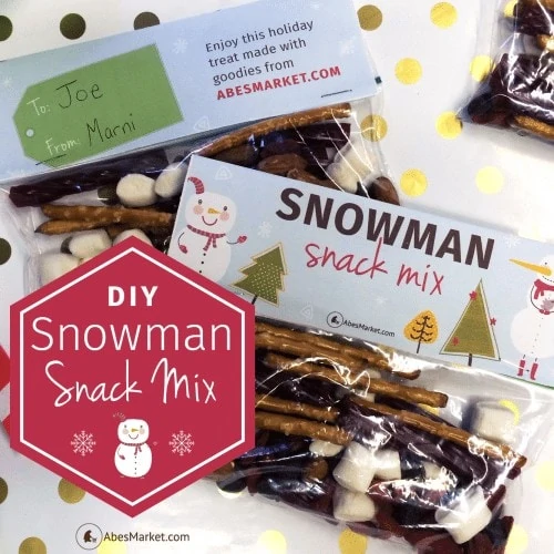 no cooking required! With just a few vegan candies and snacks, plastic baggies and a festive tag that you can download and print, you can make these cute snack bags that are perfect stocking stuffers, secret Santa bonuses or class treats! 