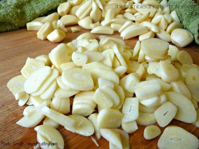 Sliced garlic