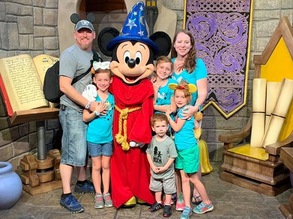 Taking your family to Disney World doesn’t have to cost an arm and a leg. Check out how my family of 6 enjoyed a Disney World vacation on a budget.