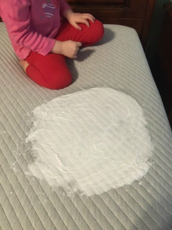 Cleaning urine from mattress with baking soda