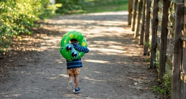 Keep your kids entertained this summer with these 17 frugal activity ideas!