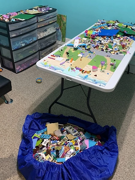 ways to organize LEGO - playroom setup with table