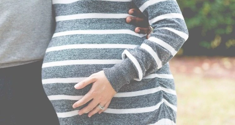 Here are 10 things you can say to encourage a pregnant mama!