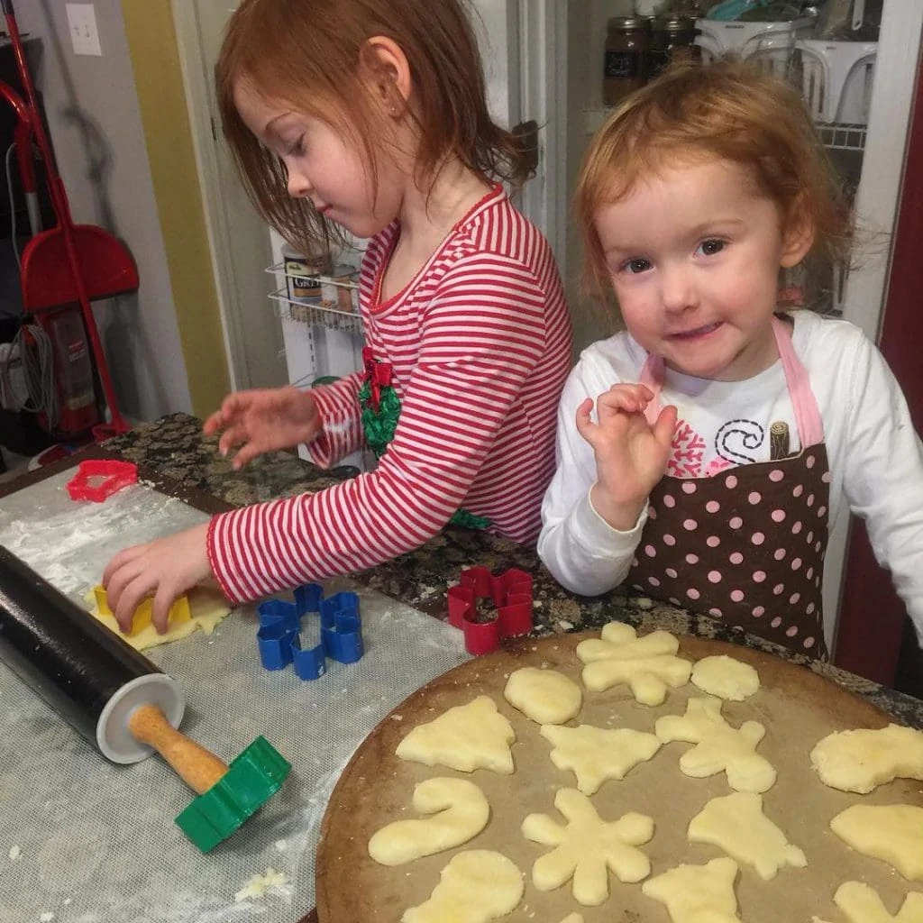 easy ways to give back during the holidays: baking christmas cookies: stress less holidays focus on simple things like this