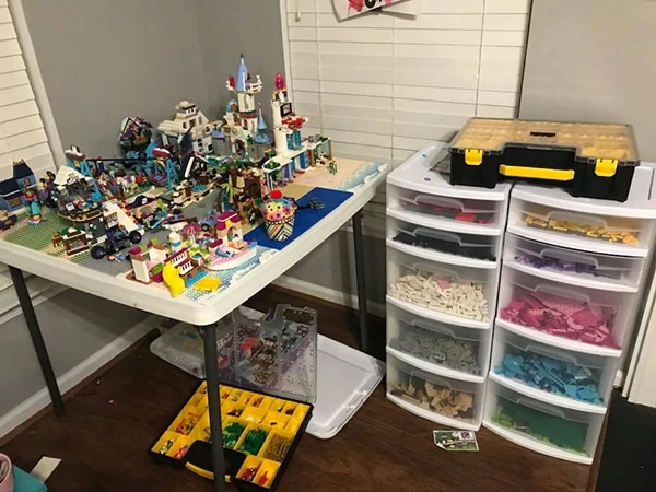 easy ways to organize LEGO - plastic drawers